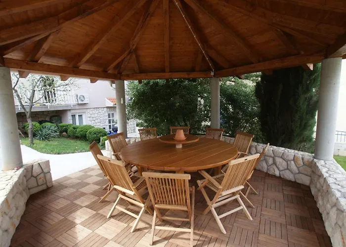 In Mit Balkon By Interhome